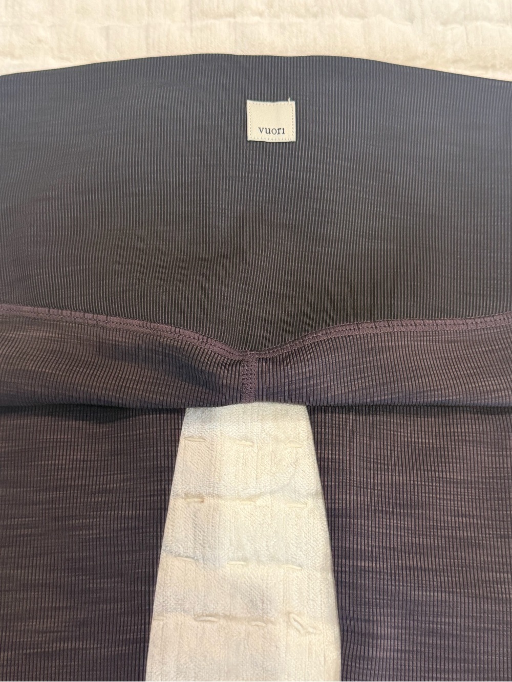 Vuori Ribbed High-Waist Leggings in Plum